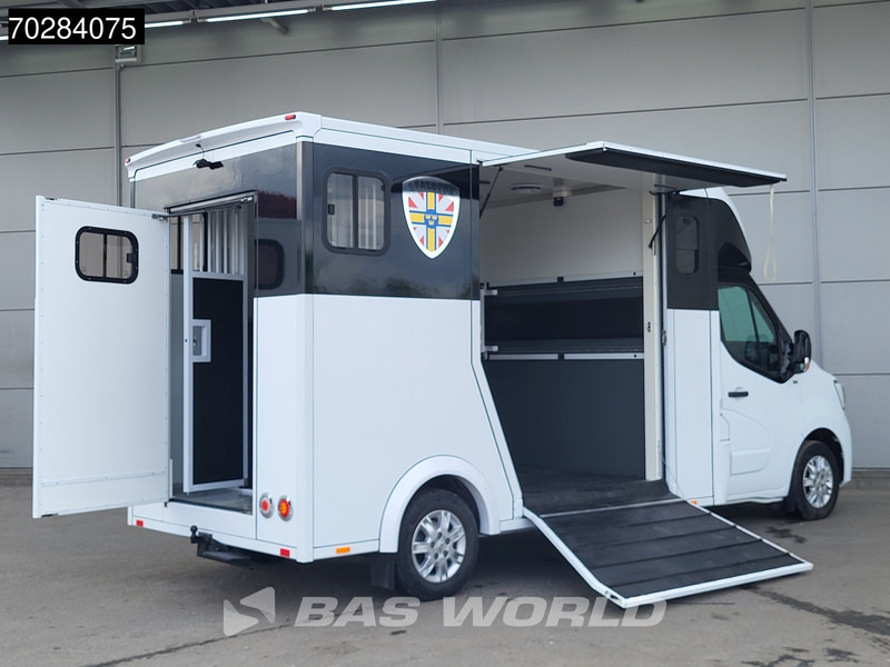 Renault Master 165PK Paardenwagen Hengstenuitvoering Navi LED Trekhaak Airco Cruise Camera Euro6 Horsetruck 15m3 Airco Trekhaak Cruise control - Kisteherautó: 3 kép. Renault Master 165PK Paardenwagen Hengstenuitvoering Navi LED Trekhaak Airco Cruise Camera Euro6 Horsetruck 15m3 Airco Trekhaak Cruise control - Kisteherautó: 3 kép.