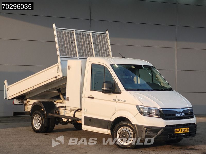 MAN TGE 5.120 Kipper met Kist Dubbellucht 3,5t Trekhaak Navi Airco Cruise Camera Euro6 Kieper Tipper Benne Airco Trekhaak Cruise control - Billenőplatós kisteherautó: 3 kép. MAN TGE 5.120 Kipper met Kist Dubbellucht 3,5t Trekhaak Navi Airco Cruise Camera Euro6 Kieper Tipper Benne Airco Trekhaak Cruise control - Billenőplatós kisteherautó: 3 kép.