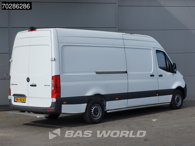 Mercedes-Benz Sprinter 311 CDI Automaat L3H2 Airco Cruise Camera MBUX CarPlay Euro6 L3 15m3 Airco Cruise control - Kis furgon: 5 kép. Mercedes-Benz Sprinter 311 CDI Automaat L3H2 Airco Cruise Camera MBUX CarPlay Euro6 L3 15m3 Airco Cruise control - Kis furgon: 5 kép.