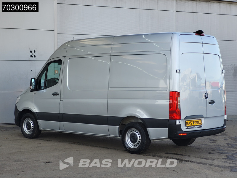 Mercedes-Benz Sprinter 315 CDI Automaat L2H2 150PK Airco Camera Parkeersensoren MBUX CarPlay Euro6 L2 Airco - Kis furgon: 2 kép. Mercedes-Benz Sprinter 315 CDI Automaat L2H2 150PK Airco Camera Parkeersensoren MBUX CarPlay Euro6 L2 Airco - Kis furgon: 2 kép.