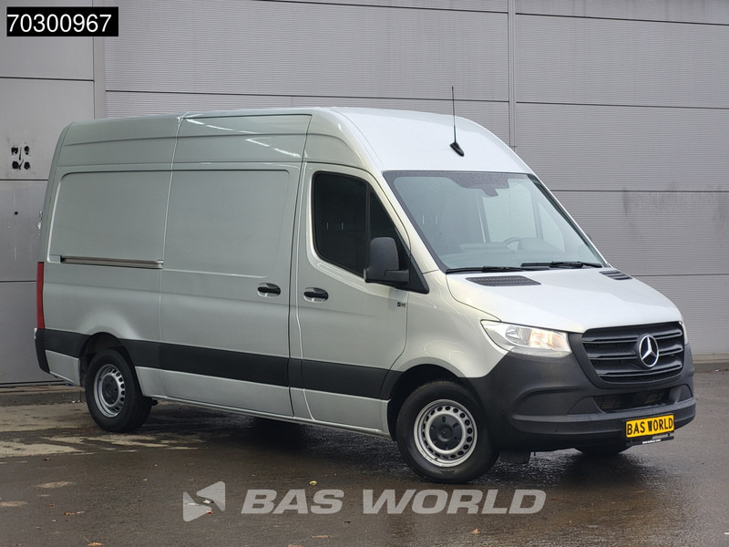 Mercedes-Benz Sprinter 315 CDI Automaat L2H2 150PK Airco Camera Parkeersensoren MBUX CarPlay Euro6 L2 Airco - Kis furgon: 3 kép. Mercedes-Benz Sprinter 315 CDI Automaat L2H2 150PK Airco Camera Parkeersensoren MBUX CarPlay Euro6 L2 Airco - Kis furgon: 3 kép.