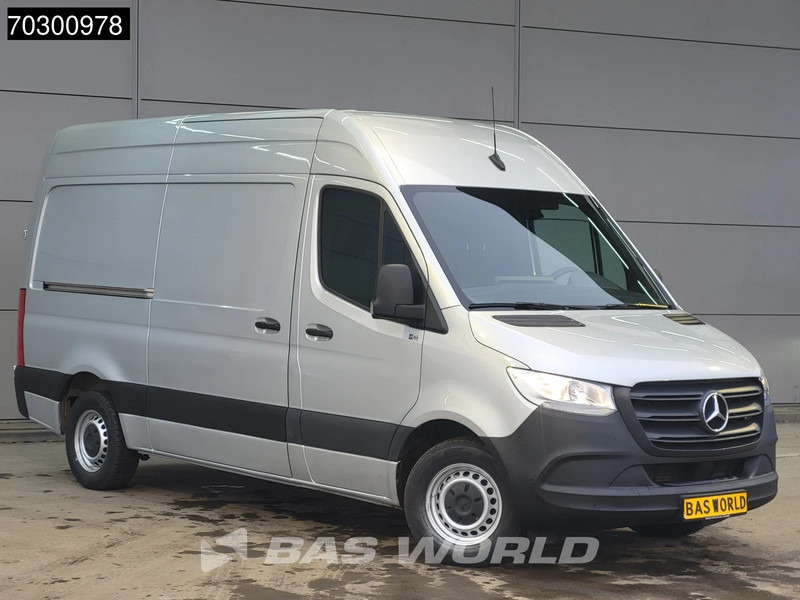 Mercedes-Benz Sprinter 315 CDI Automaat L2H2 150PK Airco Camera Parkeersensoren MBUX CarPlay Euro6 L2 Airco - Kis furgon: 5 kép. Mercedes-Benz Sprinter 315 CDI Automaat L2H2 150PK Airco Camera Parkeersensoren MBUX CarPlay Euro6 L2 Airco - Kis furgon: 5 kép.