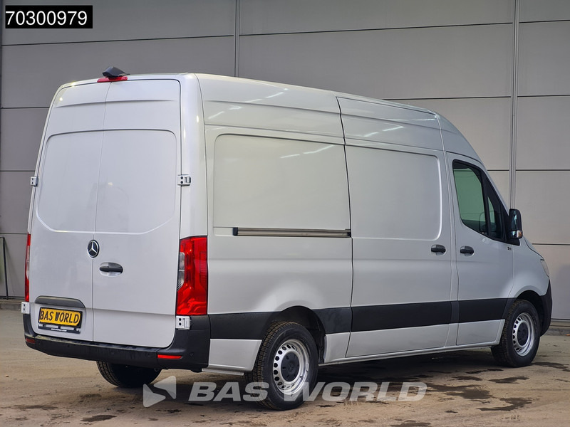 Mercedes-Benz Sprinter 315 CDI Automaat L2H2 150PK Airco Camera Parkeersensoren MBUX CarPlay Euro6 L2 Airco - Kis furgon: 5 kép. Mercedes-Benz Sprinter 315 CDI Automaat L2H2 150PK Airco Camera Parkeersensoren MBUX CarPlay Euro6 L2 Airco - Kis furgon: 5 kép.