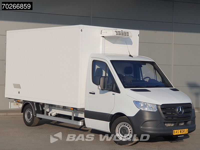 Mercedes-Benz Sprinter 315 CDI Koelwagen Achterdeuren Thermo King C-250 Airco Carplay MBUX Koel Koeler Kühl Kühler Kühlwagen Kühlkoffer 17m3 Airco - Hűtős kisteherautó: 5 kép. Mercedes-Benz Sprinter 315 CDI Koelwagen Achterdeuren Thermo King C-250 Airco Carplay MBUX Koel Koeler Kühl Kühler Kühlwagen Kühlkoffer 17m3 Airco - Hűtős kisteherautó: 5 kép.
