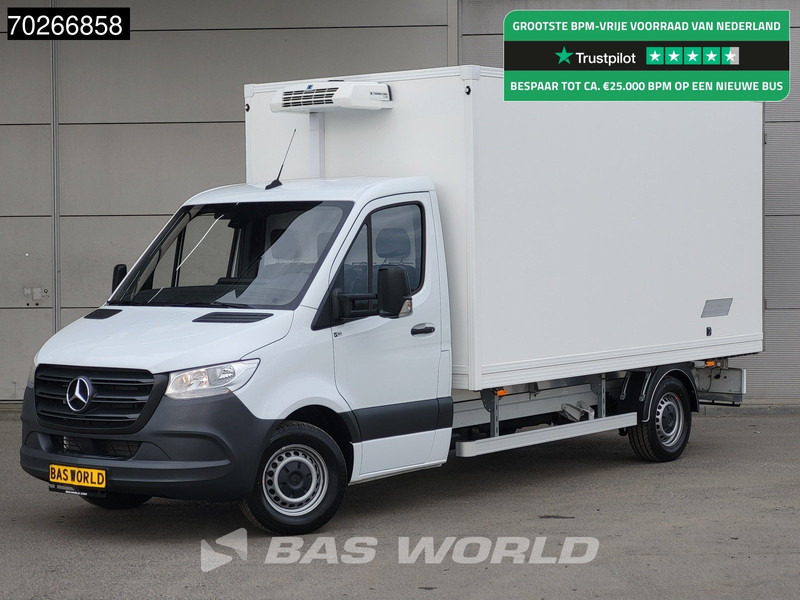 Mercedes-Benz Sprinter 315 CDI Koelwagen Achterdeuren Thermo King C-250 Airco MBUX Koel Koeler Kühl Kühler Kühlwagen Kühlkoffer 17m3 Airco - Hűtős kisteherautó: 1 kép. Mercedes-Benz Sprinter 315 CDI Koelwagen Achterdeuren Thermo King C-250 Airco MBUX Koel Koeler Kühl Kühler Kühlwagen Kühlkoffer 17m3 Airco - Hűtős kisteherautó: 1 kép.