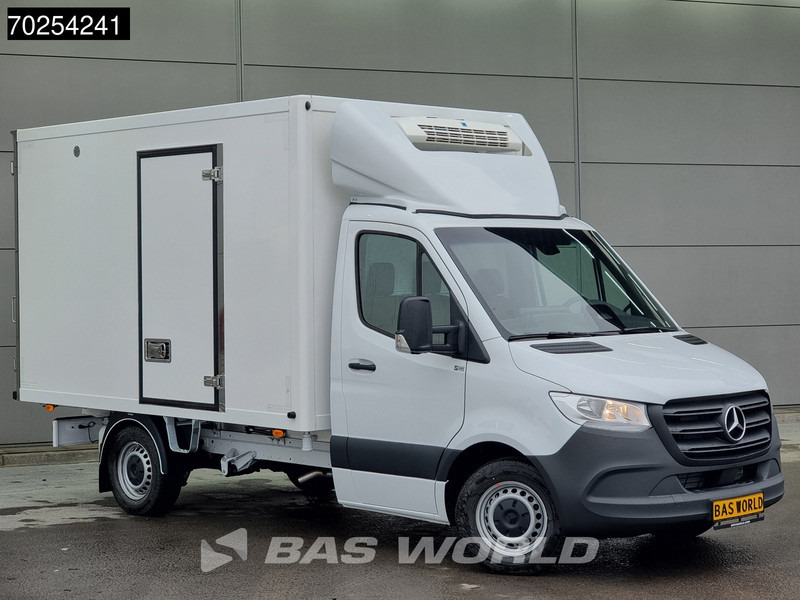 Mercedes-Benz Sprinter 315 CDI Koelwagen Thermo King V-300max 230V stekker Bakwagen Koel Kühlwagen 13m3 Airco Cruise control - Hűtős kisteherautó: 5 kép. Mercedes-Benz Sprinter 315 CDI Koelwagen Thermo King V-300max 230V stekker Bakwagen Koel Kühlwagen 13m3 Airco Cruise control - Hűtős kisteherautó: 5 kép.