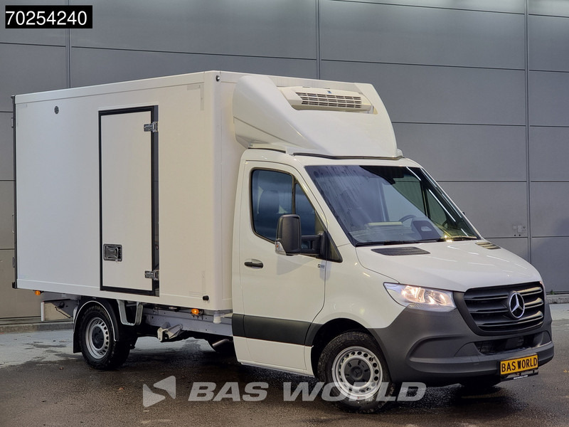 Mercedes-Benz Sprinter 315 CDI Koelwagen Thermo King V-300max 230V stekker Bakwagen Koel Kühlwagen 13m3 Airco Cruise control - Hűtős kisteherautó: 5 kép. Mercedes-Benz Sprinter 315 CDI Koelwagen Thermo King V-300max 230V stekker Bakwagen Koel Kühlwagen 13m3 Airco Cruise control - Hűtős kisteherautó: 5 kép.