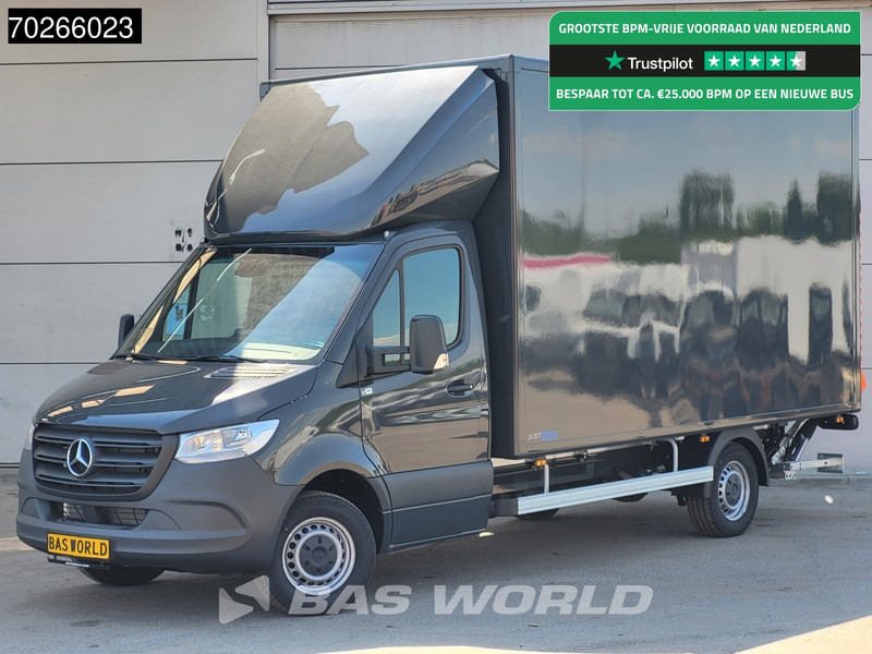 Mercedes-Benz Sprinter 317 CDI Automaat Bakwagen Laadklep Lat om Lat Navi Airco Cruise Meubelbak Koffer 22m3 Airco Cruise control - Dobozos kisteherautó: 1 kép. Mercedes-Benz Sprinter 317 CDI Automaat Bakwagen Laadklep Lat om Lat Navi Airco Cruise Meubelbak Koffer 22m3 Airco Cruise control - Dobozos kisteherautó: 1 kép.