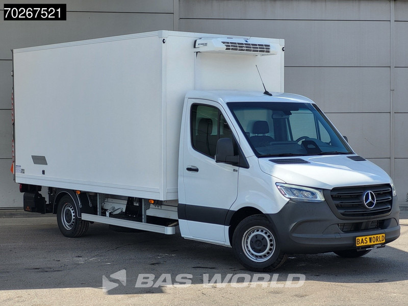 Mercedes-Benz Sprinter 317 CDI Koelwagen Vriezer Laadklep Thermo King V-200 MAX 230V Stekker LED Airco 10inch MBUX CarPlay Euro6 Koel Koeler Kühl Kühle - Hűtős kisteherautó: 5 kép. Mercedes-Benz Sprinter 317 CDI Koelwagen Vriezer Laadklep Thermo King V-200 MAX 230V Stekker LED Airco 10inch MBUX CarPlay Euro6 Koel Koeler Kühl Kühle - Hűtős kisteherautó: 5 kép.