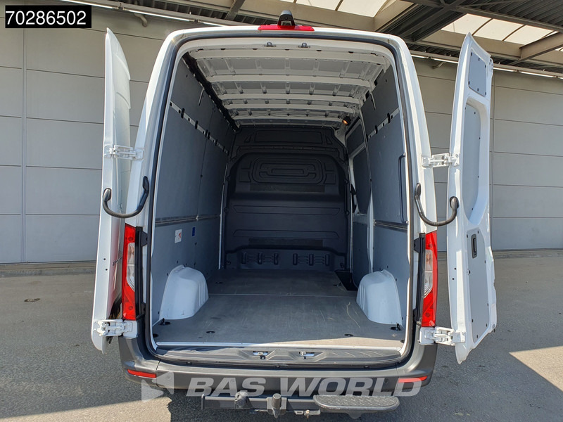 Mercedes-Benz Sprinter 319 CDI Automaat L2H2 190PK Trekhaak Airco Camera Parkeersensoren Euro6 L2 12m3 Airco Trekhaak - Furgon: 3 kép. Mercedes-Benz Sprinter 319 CDI Automaat L2H2 190PK Trekhaak Airco Camera Parkeersensoren Euro6 L2 12m3 Airco Trekhaak - Furgon: 3 kép.