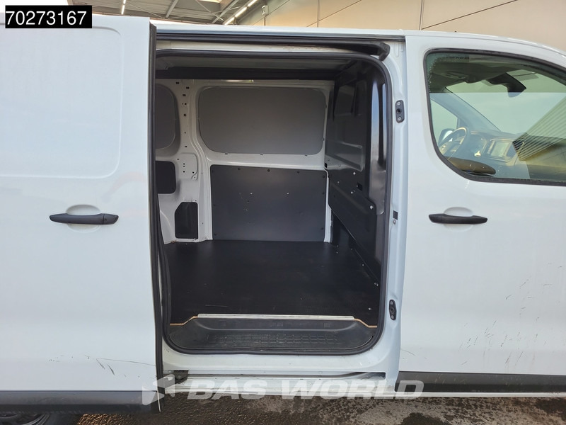 Opel Vivaro 145pk L3H1 Navi Cruise Camera Parkeersensoren Airco L3 5m3 Airco Cruise control - Kis furgon: 2 kép. Opel Vivaro 145pk L3H1 Navi Cruise Camera Parkeersensoren Airco L3 5m3 Airco Cruise control - Kis furgon: 2 kép.