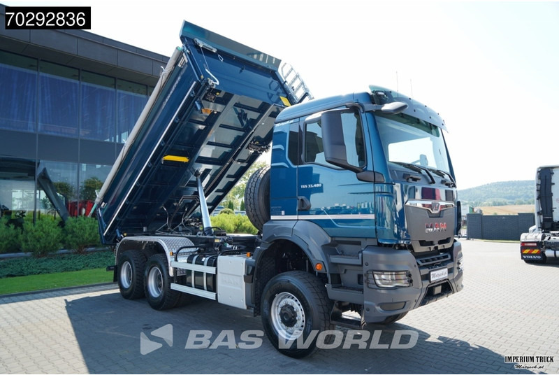 MAN TGS 33.480 TGS 6X6 11m3 KH-3-Way Kipper 6x6 Steel Suspension Automatic Big-Axle Euro 6 - Billenőplatós teherautó: 5 kép. MAN TGS 33.480 TGS 6X6 11m3 KH-3-Way Kipper 6x6 Steel Suspension Automatic Big-Axle Euro 6 - Billenőplatós teherautó: 5 kép.