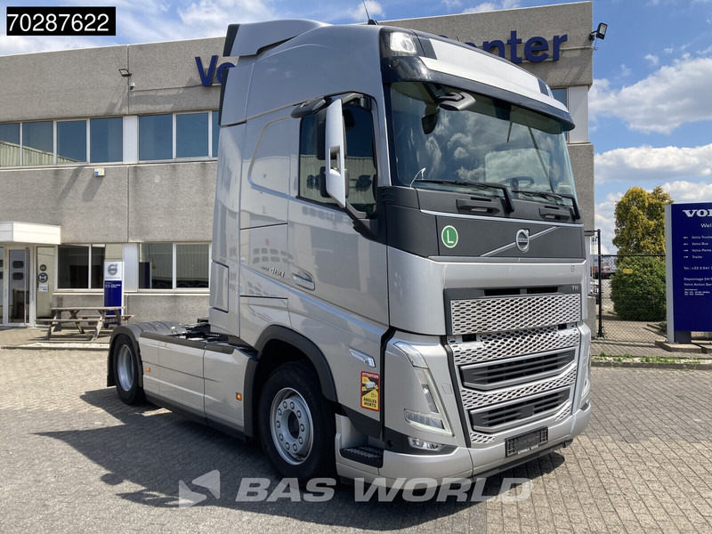 Volvo FH 460 4X2 2x Tanks VEB+ ACC I-Park Cool Navi Euro 6 - Nyergesvontató: 3 kép. Volvo FH 460 4X2 2x Tanks VEB+ ACC I-Park Cool Navi Euro 6 - Nyergesvontató: 3 kép.