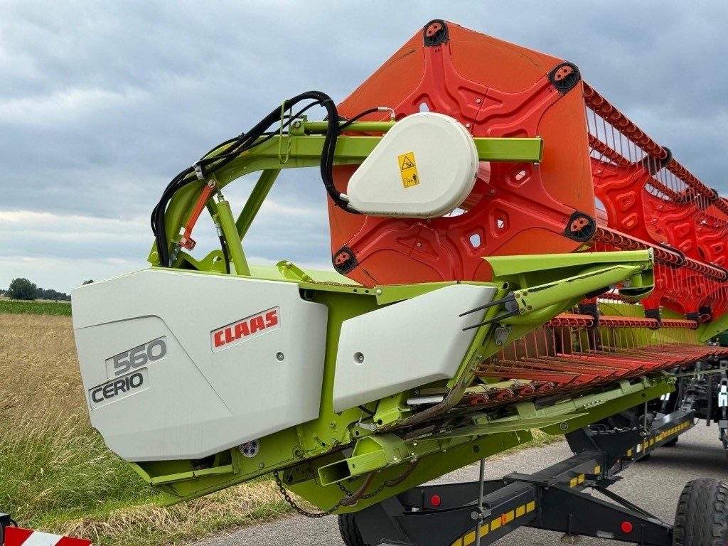Claas 560 Cerio - Betakarítógép tartozék: 4 kép. Claas 560 Cerio - Betakarítógép tartozék: 4 kép.