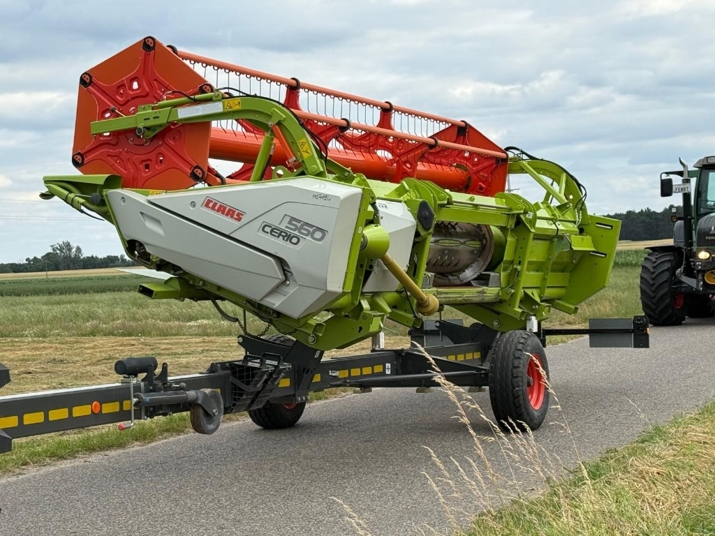 Claas 560 Cerio - Betakarítógép tartozék: 3 kép. Claas 560 Cerio - Betakarítógép tartozék: 3 kép.