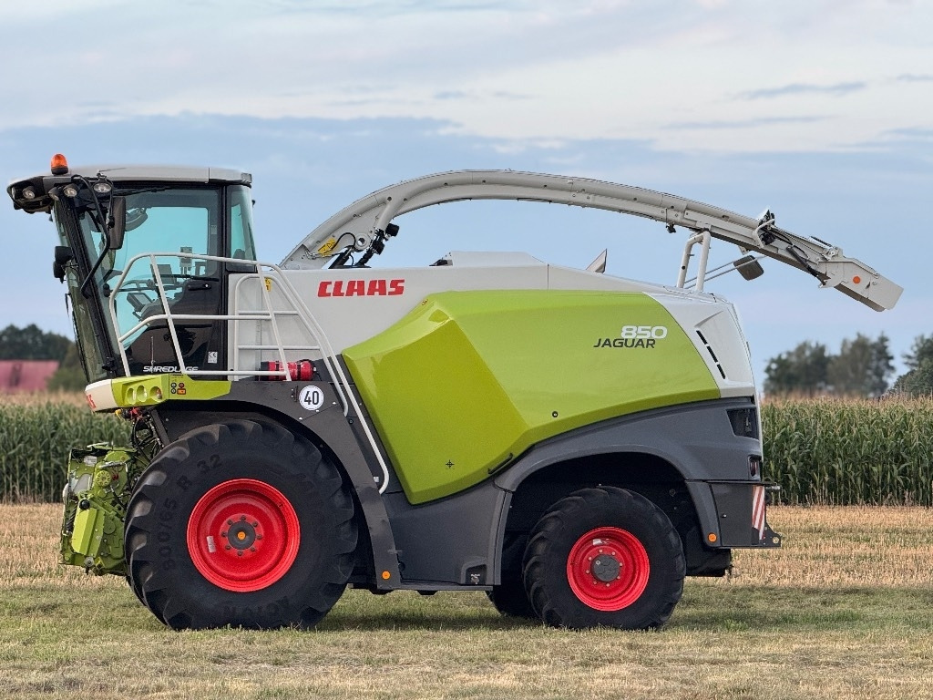 Claas Jaguar 850 Allrad + Kemper 360 PLUS - Önjáró szecskázógép: 3 kép. Claas Jaguar 850 Allrad + Kemper 360 PLUS - Önjáró szecskázógép: 3 kép.