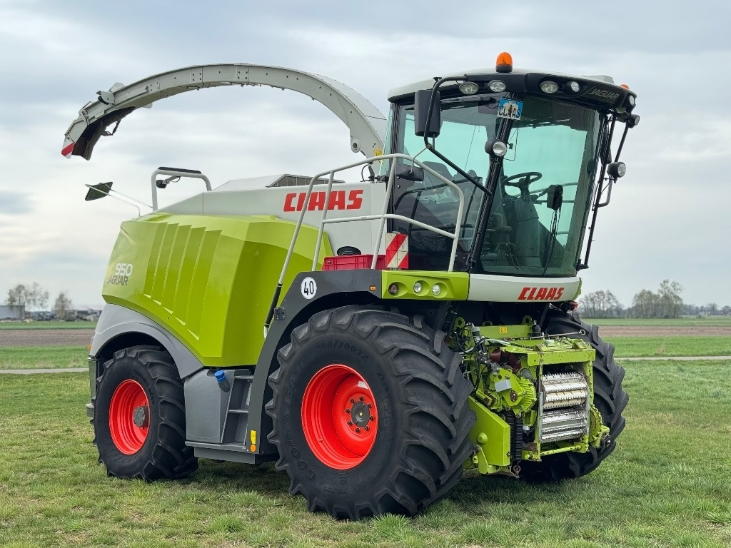 Claas Jaguar 950 Allrad - Önjáró szecskázógép: 2 kép. Claas Jaguar 950 Allrad - Önjáró szecskázógép: 2 kép.