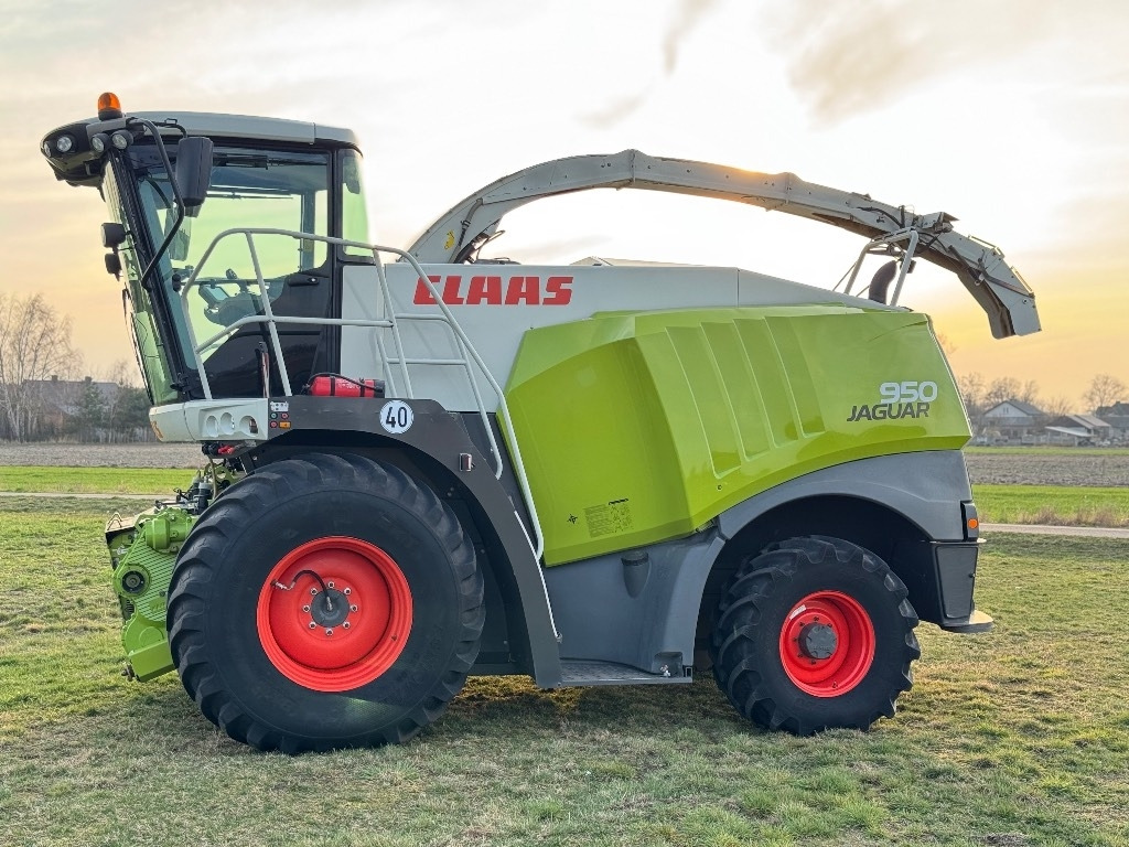 Claas Jaguar 950 Allrad - Önjáró szecskázógép: 3 kép. Claas Jaguar 950 Allrad - Önjáró szecskázógép: 3 kép.