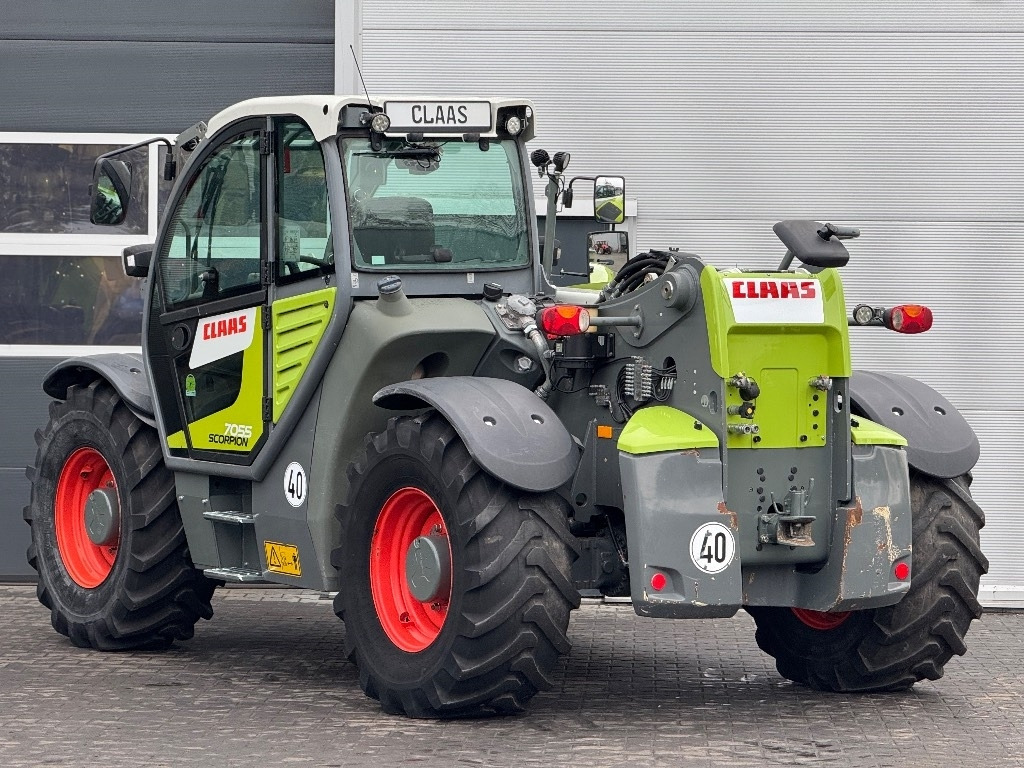 Claas Scorpion 7055 - Teleszkópos rakodó: 5 kép. Claas Scorpion 7055 - Teleszkópos rakodó: 5 kép.