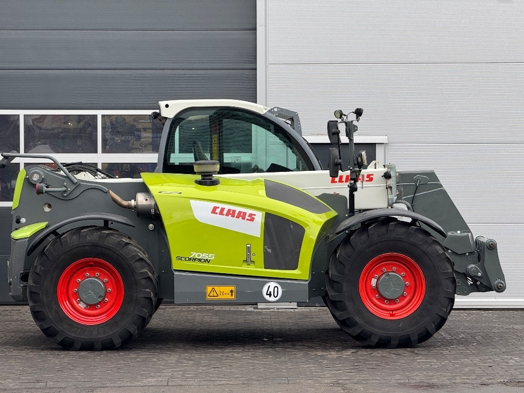 Claas Scorpion 7055 - Teleszkópos rakodó: 3 kép. Claas Scorpion 7055 - Teleszkópos rakodó: 3 kép.