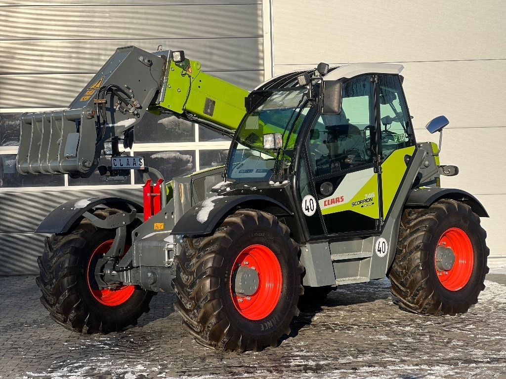 Claas Scorpion 746 VP - Teleszkópos rakodó: 2 kép. Claas Scorpion 746 VP - Teleszkópos rakodó: 2 kép.