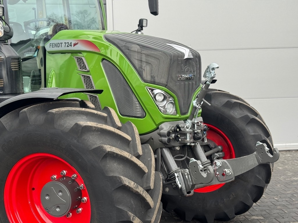 Fendt 724 S4 Profi Plus - Traktor: 3 kép. Fendt 724 S4 Profi Plus - Traktor: 3 kép.