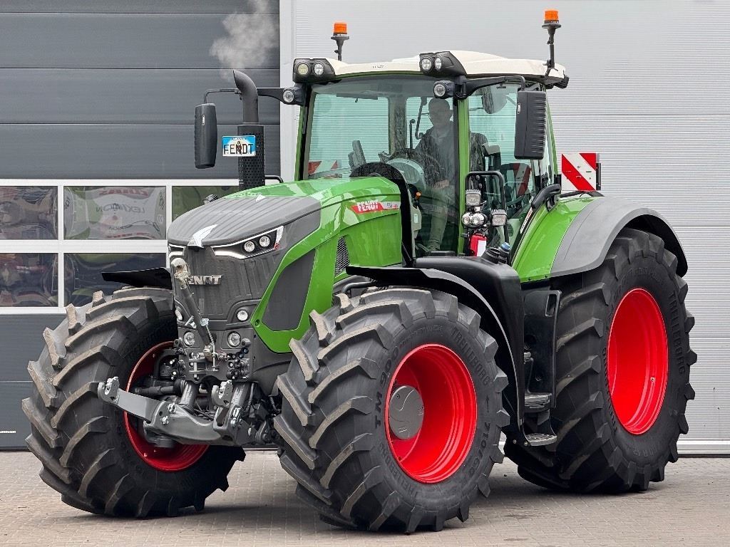 Fendt 936 Profi Plus - Traktor: 2 kép. Fendt 936 Profi Plus - Traktor: 2 kép.