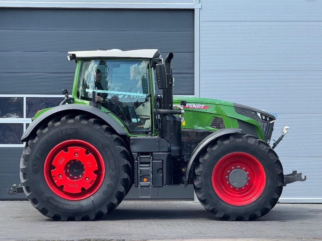 Fendt 942 Gen6 Profi Plus - Traktor: 4 kép. Fendt 942 Gen6 Profi Plus - Traktor: 4 kép.