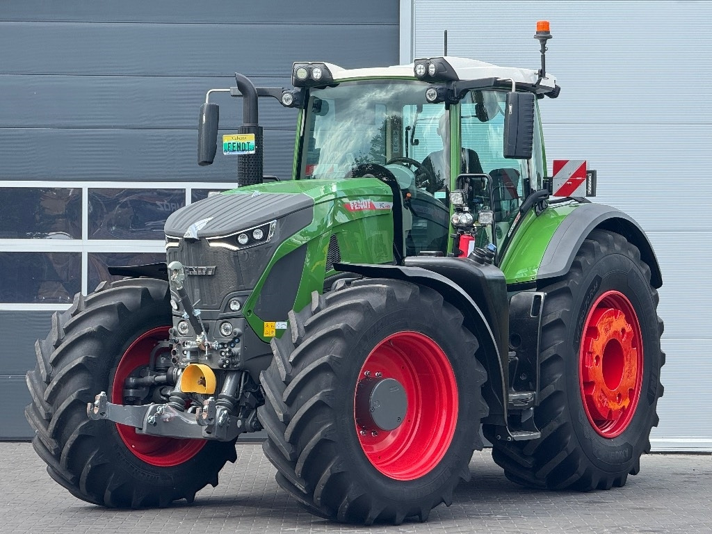 Fendt 942 Gen6 Profi Plus - Traktor: 2 kép. Fendt 942 Gen6 Profi Plus - Traktor: 2 kép.