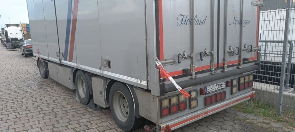 Floor 20 palet - Pótkocsi dobozos: 2 kép. Floor 20 palet - Pótkocsi dobozos: 2 kép.