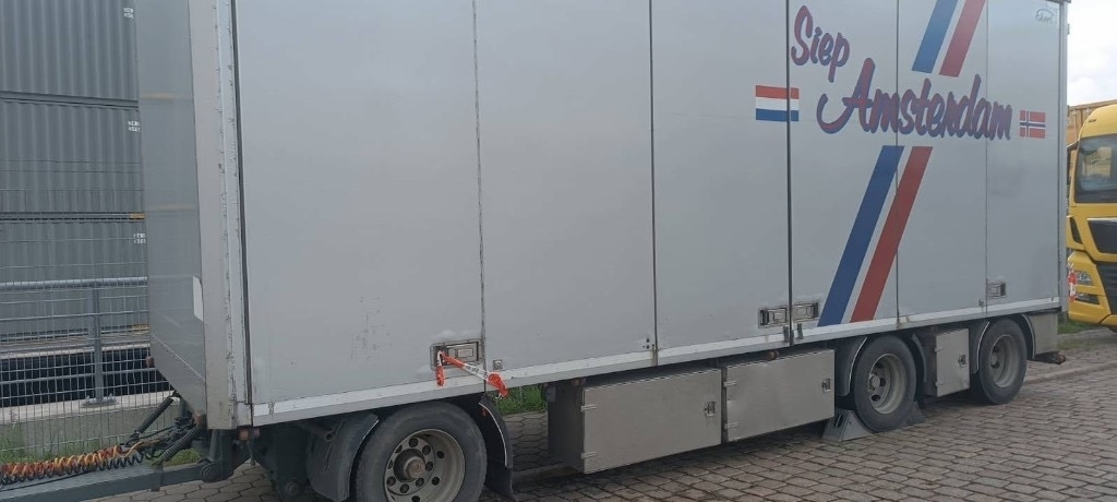 Floor 20 palet - Pótkocsi dobozos: 3 kép. Floor 20 palet - Pótkocsi dobozos: 3 kép.