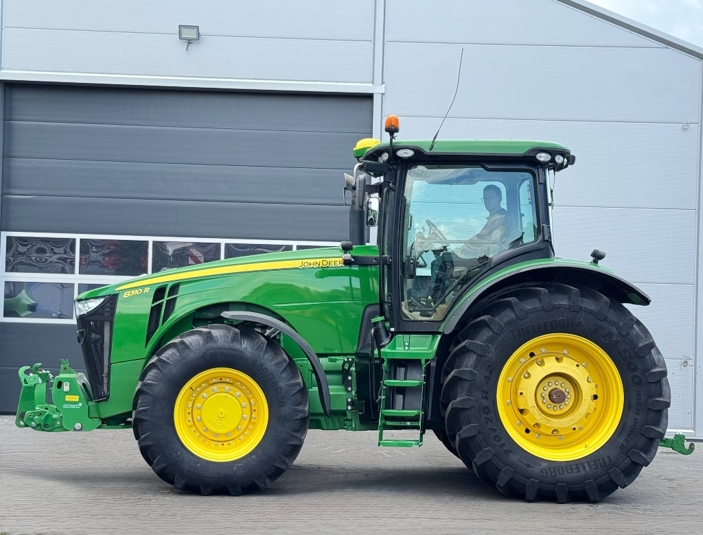 John Deere 8310 R - Traktor: 4 kép. John Deere 8310 R - Traktor: 4 kép.