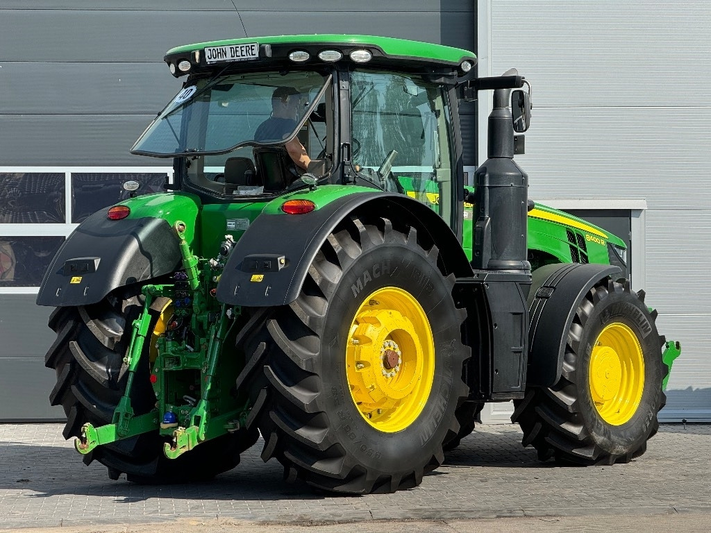 John Deere 8400 R - Traktor: 5 kép. John Deere 8400 R - Traktor: 5 kép.