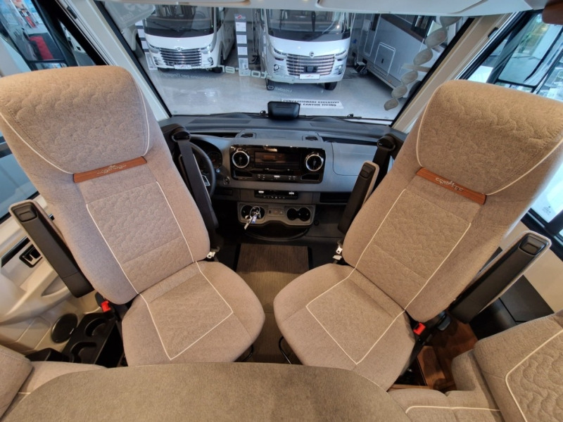 Carthago Carthago C2 Tourer I Mercedes 145 RB-LE - Integrált lakóautó: 5 kép. Carthago Carthago C2 Tourer I Mercedes 145 RB-LE - Integrált lakóautó: 5 kép.