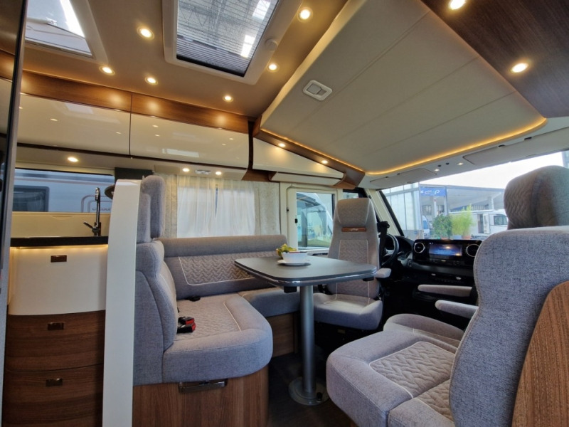 Carthago Carthago C2 Tourer I Mercedes 145 RB-LE - Integrált lakóautó: 4 kép. Carthago Carthago C2 Tourer I Mercedes 145 RB-LE - Integrált lakóautó: 4 kép.