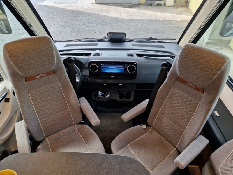 Carthago Carthago C2 Tourer I Mercedes 145 RB-LE - Integrált lakóautó: 5 kép. Carthago Carthago C2 Tourer I Mercedes 145 RB-LE - Integrált lakóautó: 5 kép.