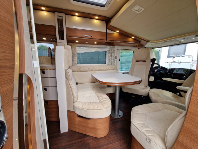 Carthago Chic C Line I 4.9 LE/L - Integrált lakóautó: 3 kép. Carthago Chic C Line I 4.9 LE/L - Integrált lakóautó: 3 kép.