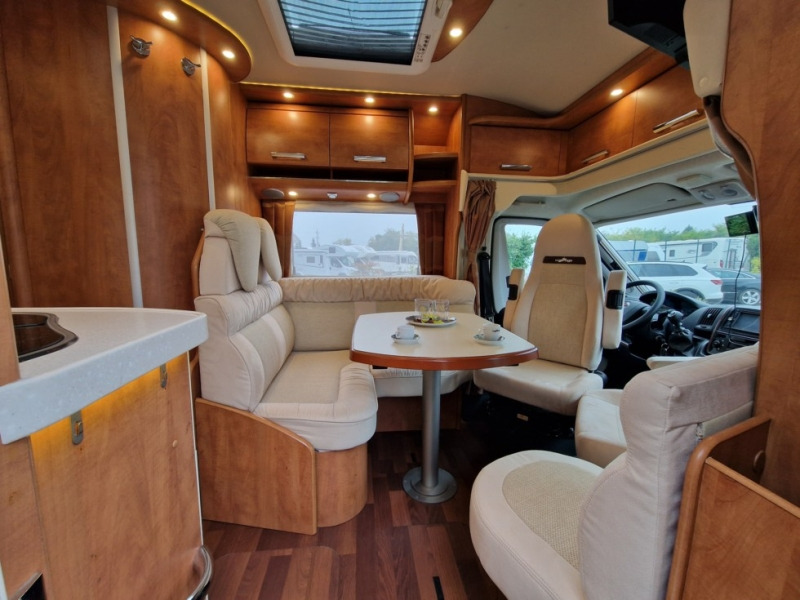 Carthago Chic C-Line T 4.3 - Félintegrált lakóautó: 5 kép. Carthago Chic C-Line T 4.3 - Félintegrált lakóautó: 5 kép.