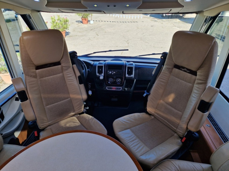 Carthago Chic E-Line 44 - Integrált lakóautó: 5 kép. Carthago Chic E-Line 44 - Integrált lakóautó: 5 kép.