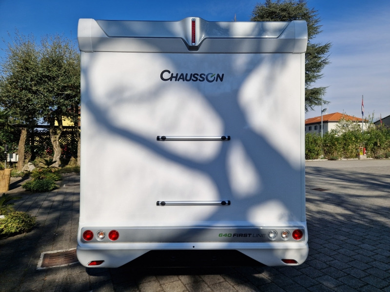Chausson 640 First Line Ford - Félintegrált lakóautó: 3 kép. Chausson 640 First Line Ford - Félintegrált lakóautó: 3 kép.