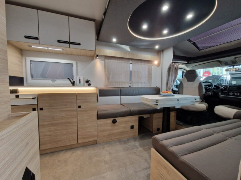 Chausson 640 Ultimate Line - Félintegrált lakóautó: 4 kép. Chausson 640 Ultimate Line - Félintegrált lakóautó: 4 kép.