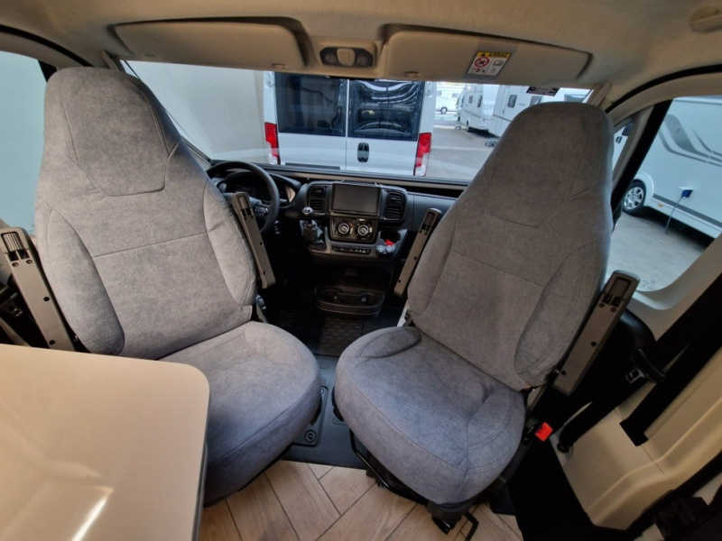 Chausson First Line V594L - Kempingautó: 4 kép. Chausson First Line V594L - Kempingautó: 4 kép.