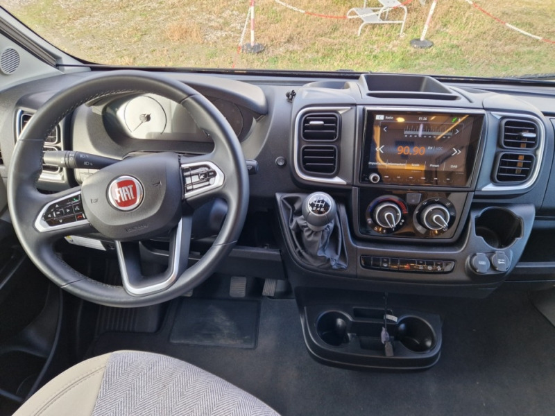 Etrusco T 7400 SBC - Félintegrált lakóautó: 5 kép. Etrusco T 7400 SBC - Félintegrált lakóautó: 5 kép.