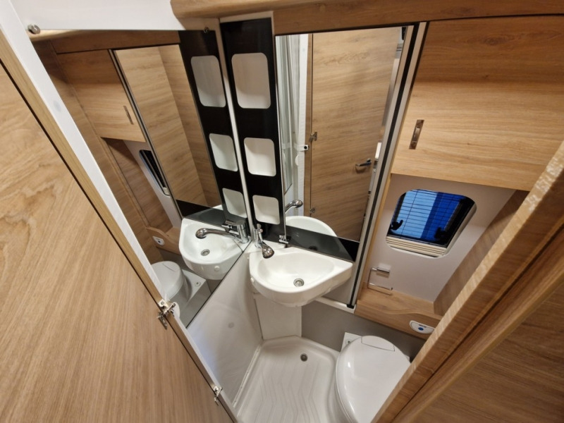 Új Kempingautó Knaus Boxdrive 600 XL: 14 kép.