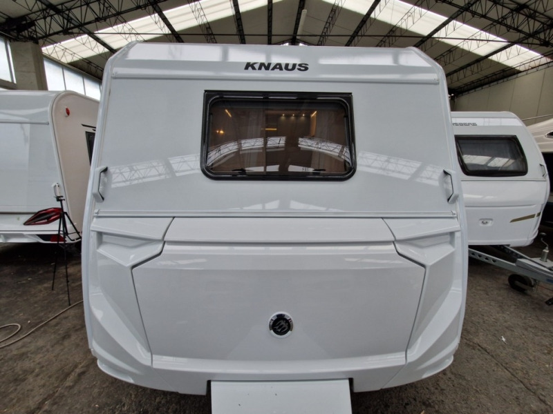 Knaus Sport 500 KD - Lakókocsi: 2 kép. Knaus Sport 500 KD - Lakókocsi: 2 kép.