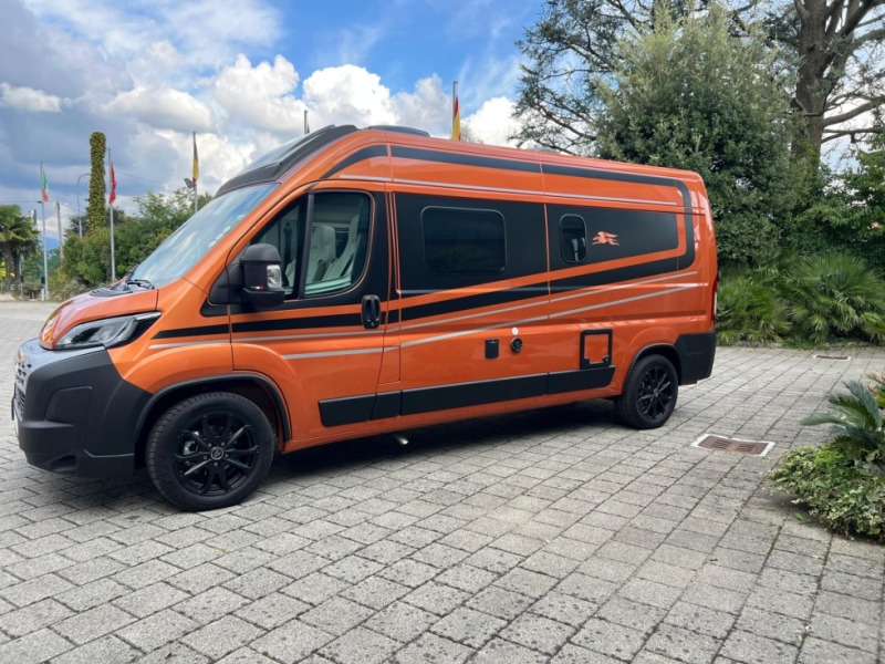 Laika Kosmo 60 Supremo Camper Van - Kempingautó: 3 kép. Laika Kosmo 60 Supremo Camper Van - Kempingautó: 3 kép.