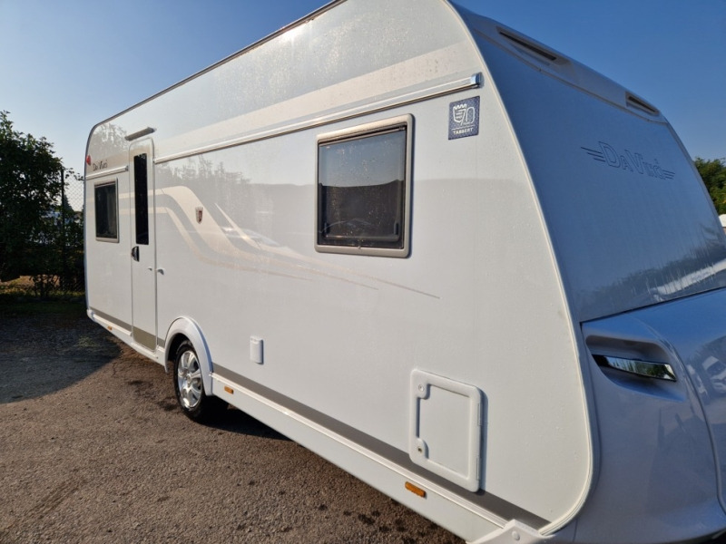 Tabbert Da Vinci 490 TD 2,3 - Lakókocsi: 2 kép. Tabbert Da Vinci 490 TD 2,3 - Lakókocsi: 2 kép.