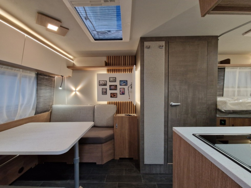 Tabbert Senara 460 E 2,3 - Lakókocsi: 4 kép. Tabbert Senara 460 E 2,3 - Lakókocsi: 4 kép.