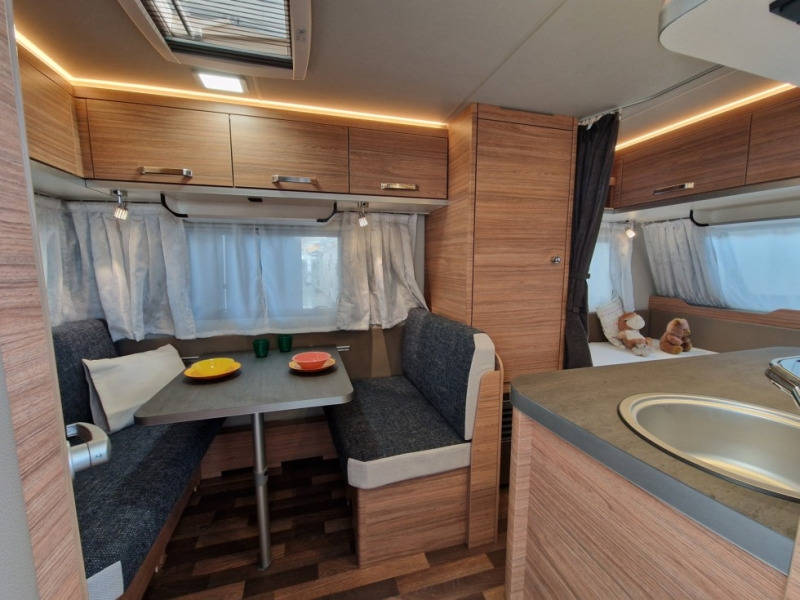 Weinsberg CaraOne 390 QD - Lakókocsi: 5 kép. Weinsberg CaraOne 390 QD - Lakókocsi: 5 kép.
