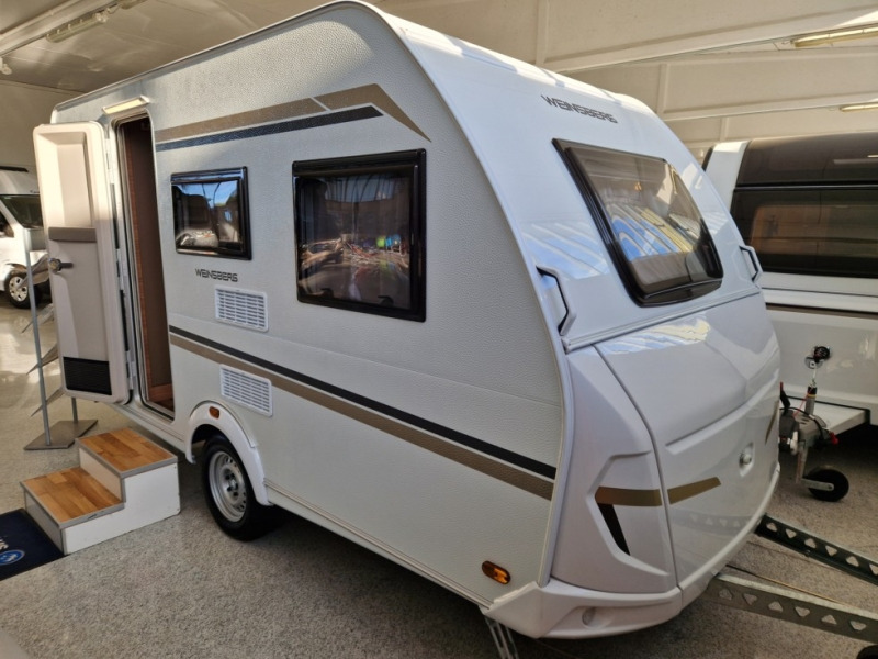 Weinsberg CaraOne 390 QD - Lakókocsi: 2 kép. Weinsberg CaraOne 390 QD - Lakókocsi: 2 kép.